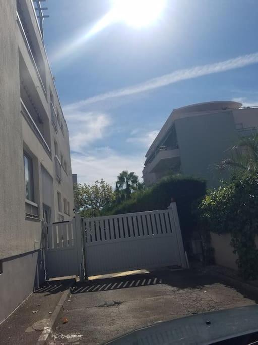 Charmant Studio Lumineux Avec Parking Prive Saint-Raphaël Exterior foto